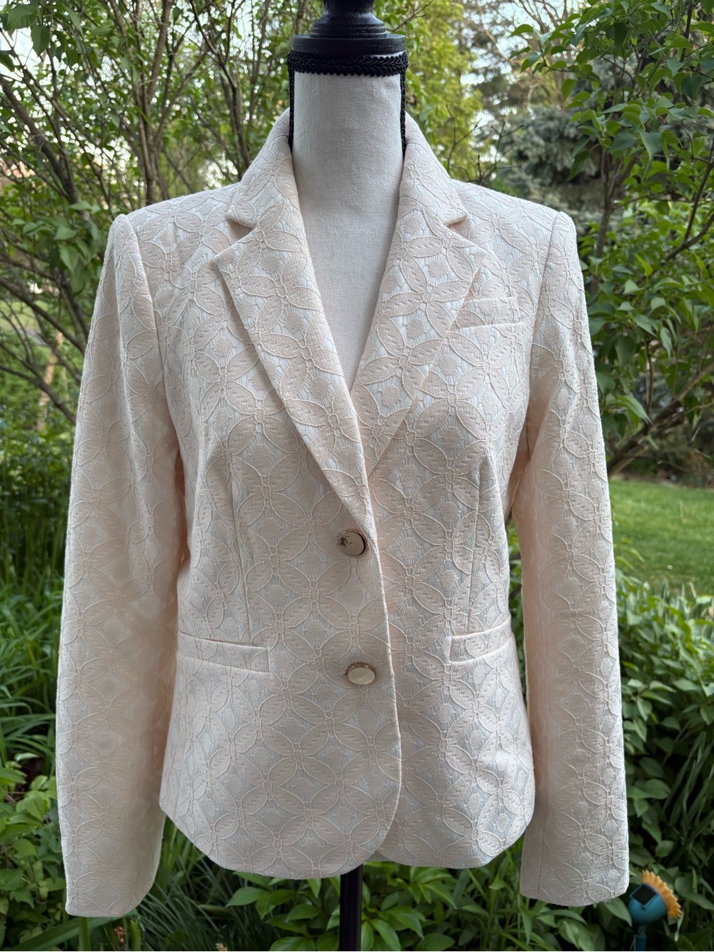 Size 6 Calvin Klein Embroidered Cream Tailored Blazer